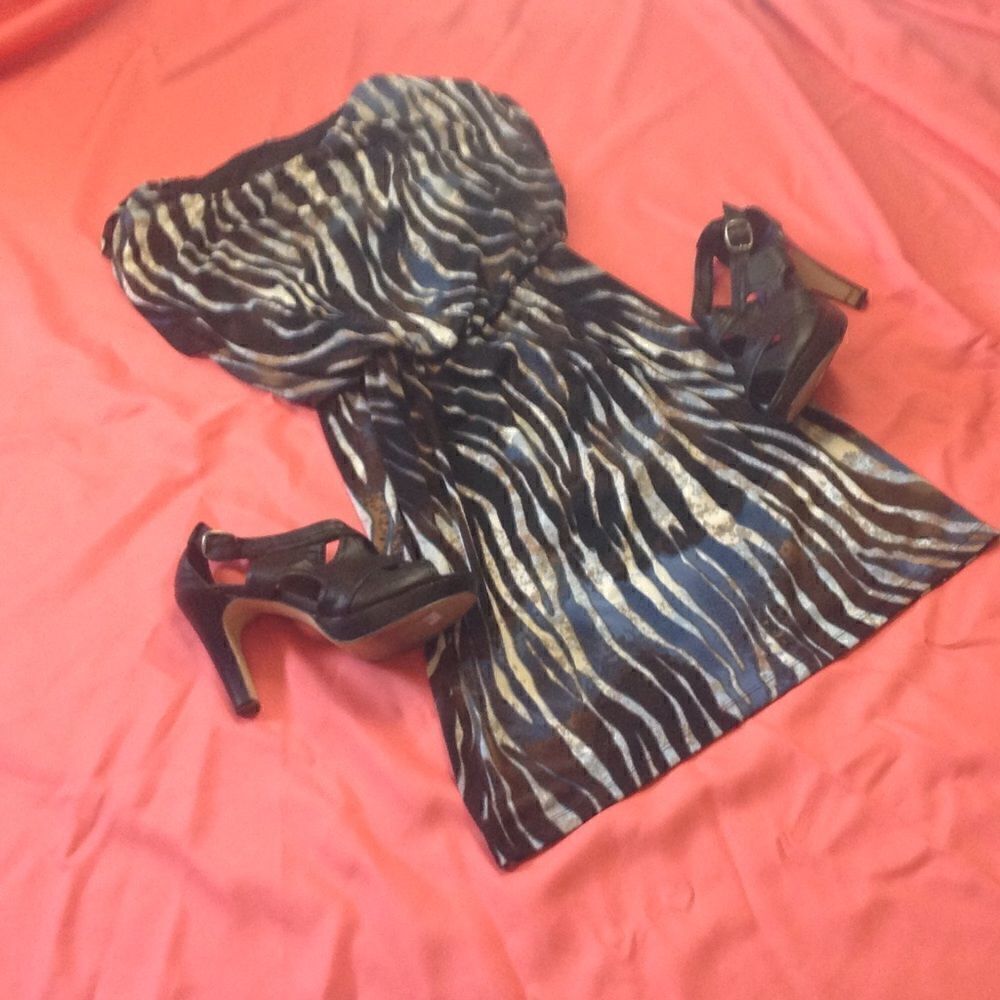 Tunic style ladies dress in size 6